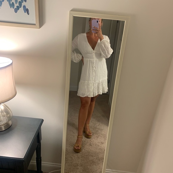 Francesca’s long sleeve white dress with lace detailing - Picture 4 of 4